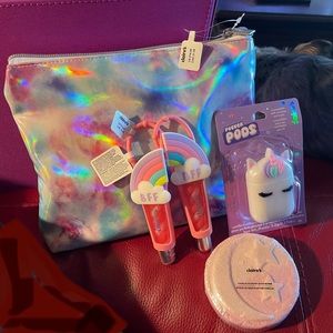 UNICORN LIP GLOSS SET WITH MOON & STARS BATH BOMB & UNICORN EAR BUDS HOLDER